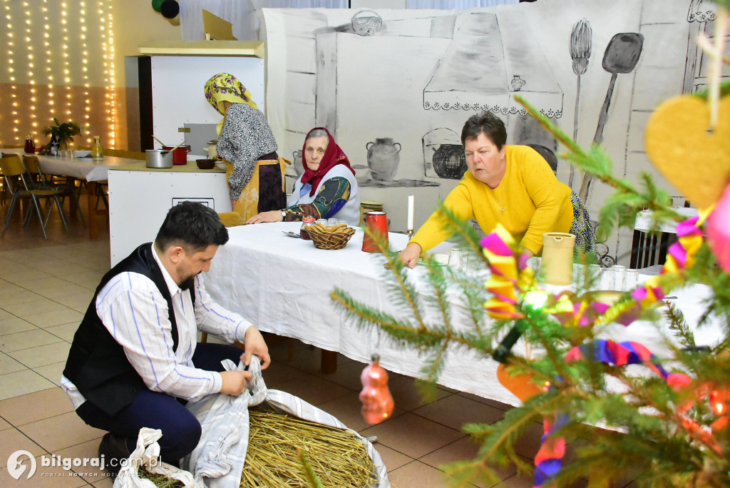 Noworoczne kolędowanie i teatr w Gromadzie w gminie Biłgoraj