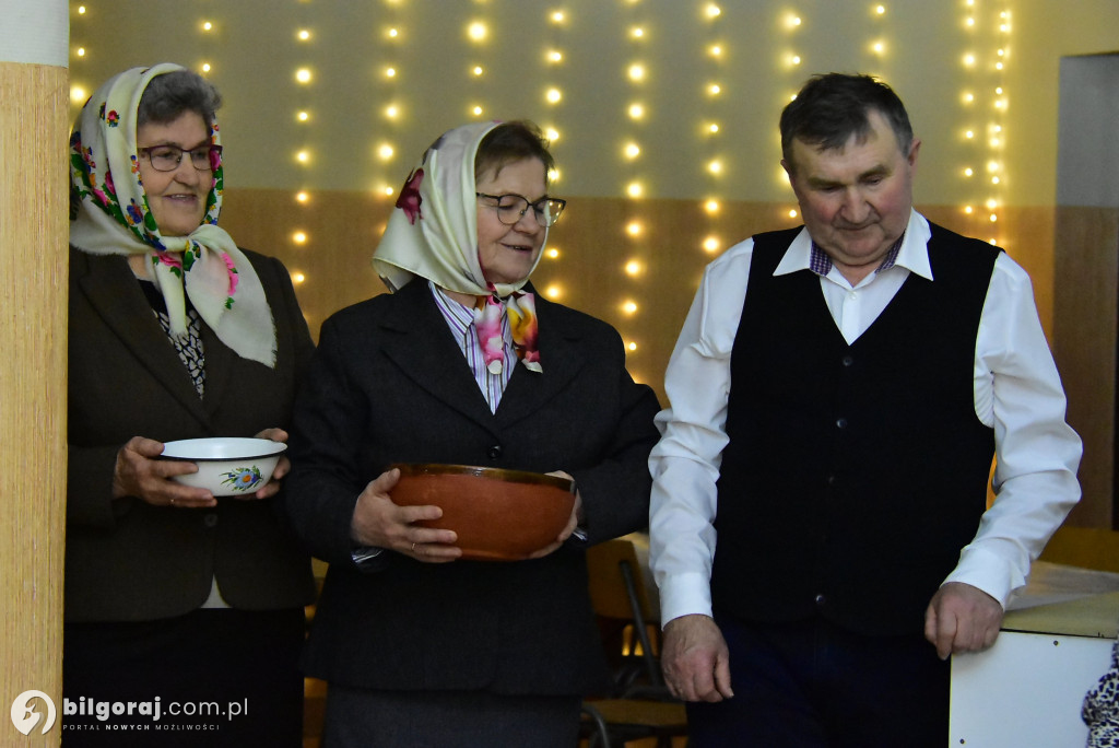 Noworoczne kolędowanie i teatr w Gromadzie w gminie Biłgoraj