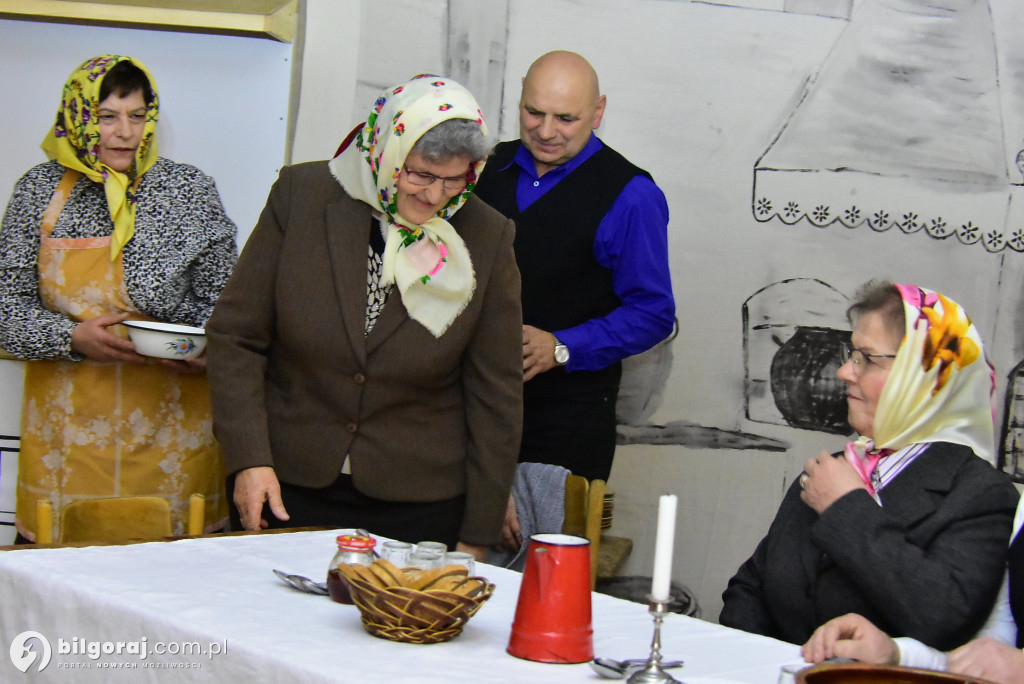 Noworoczne kolędowanie i teatr w Gromadzie w gminie Biłgoraj