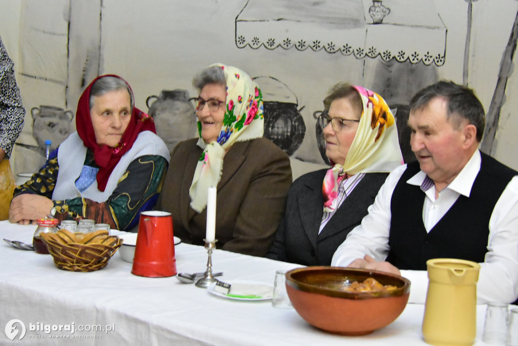 Noworoczne kolędowanie i teatr w Gromadzie w gminie Biłgoraj