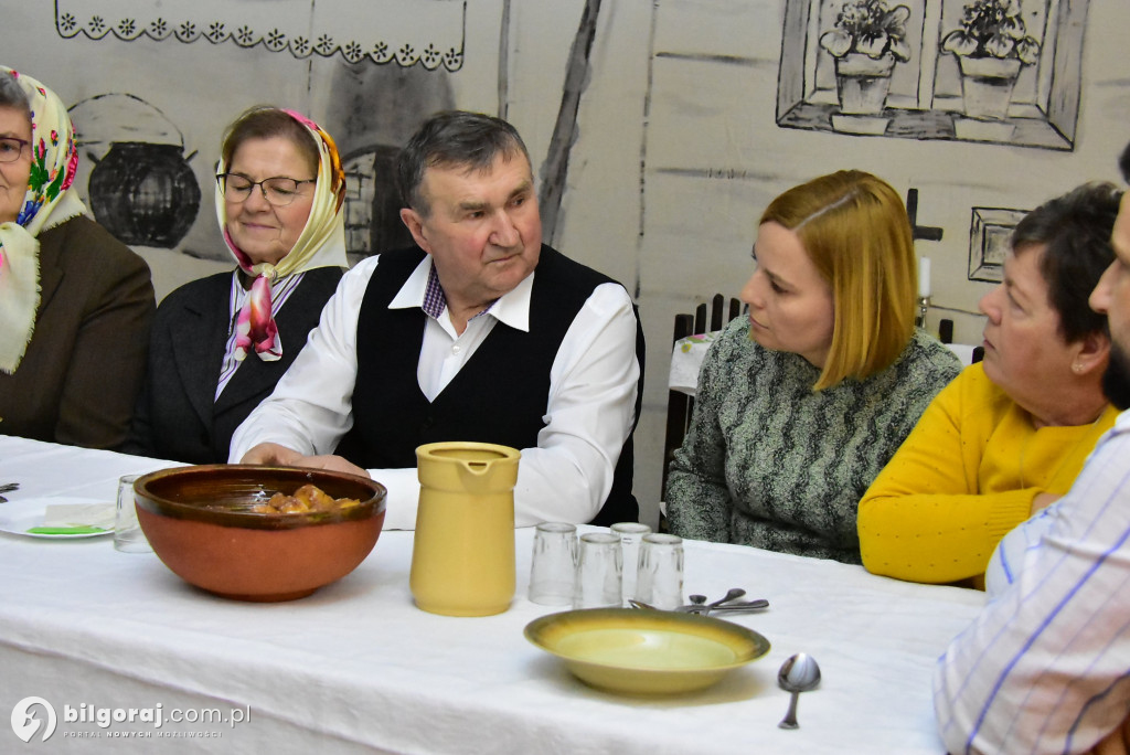 Noworoczne kolędowanie i teatr w Gromadzie w gminie Biłgoraj