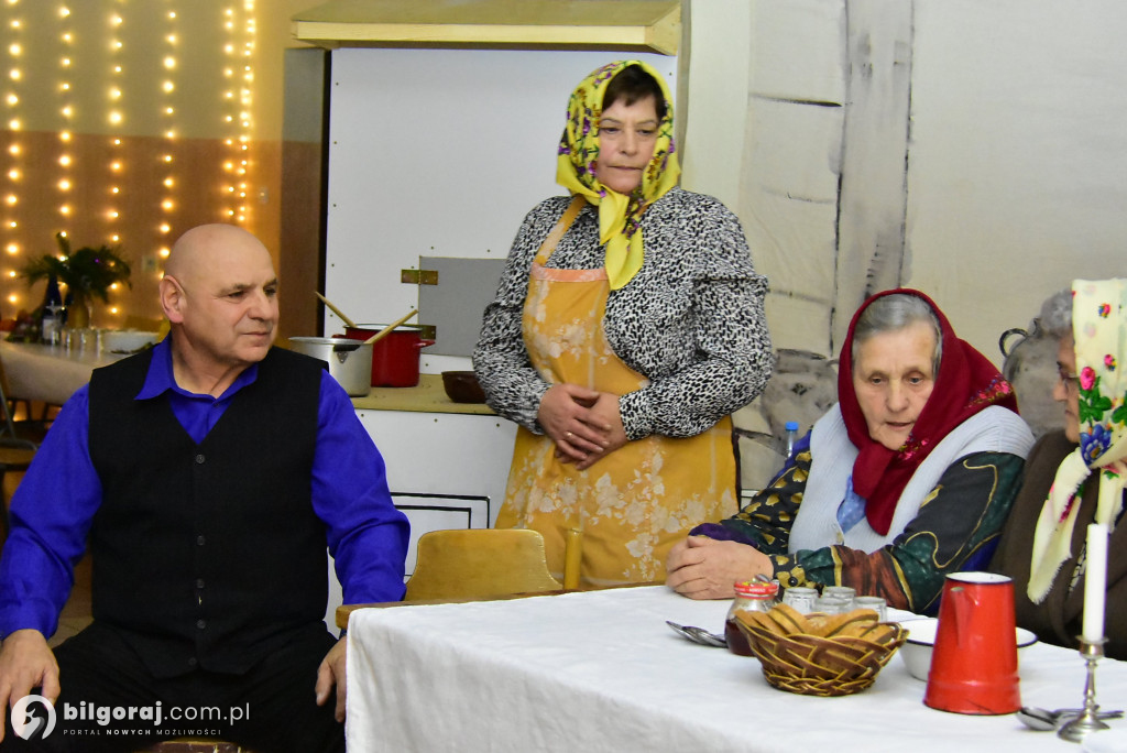 Noworoczne kolędowanie i teatr w Gromadzie w gminie Biłgoraj