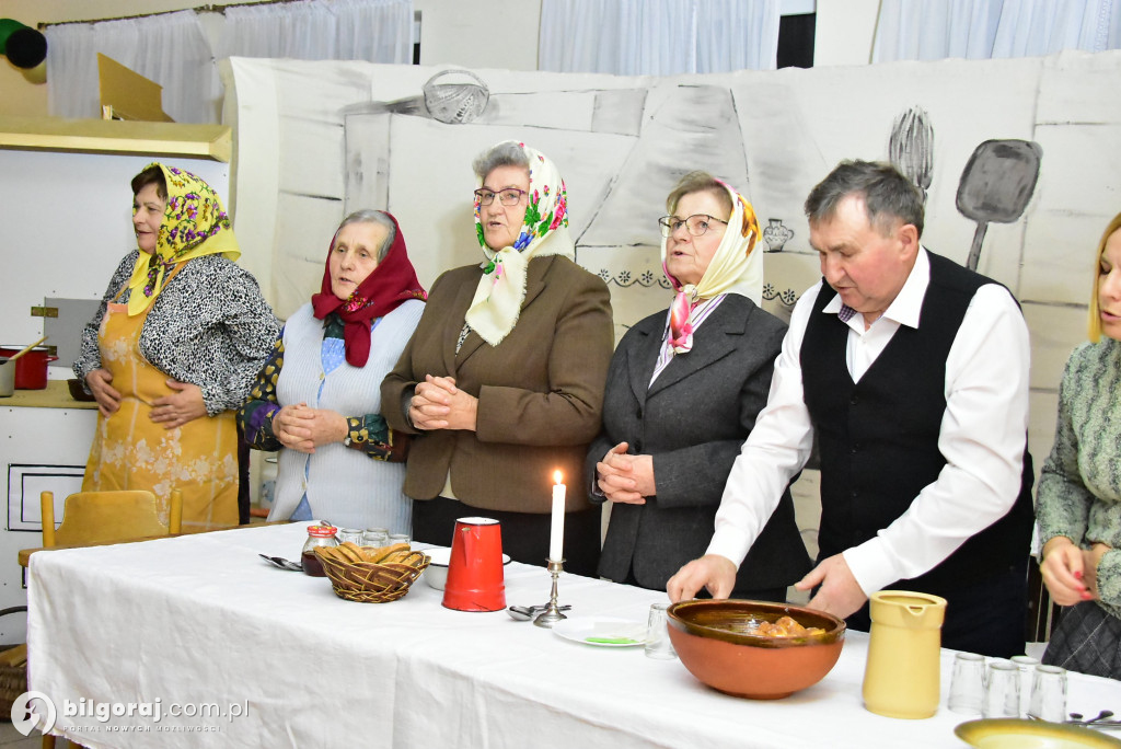 Noworoczne kolędowanie i teatr w Gromadzie w gminie Biłgoraj