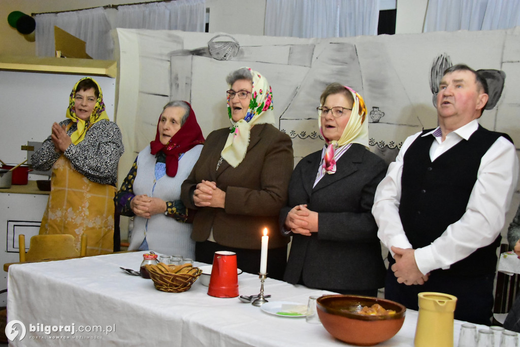Noworoczne kolędowanie i teatr w Gromadzie w gminie Biłgoraj