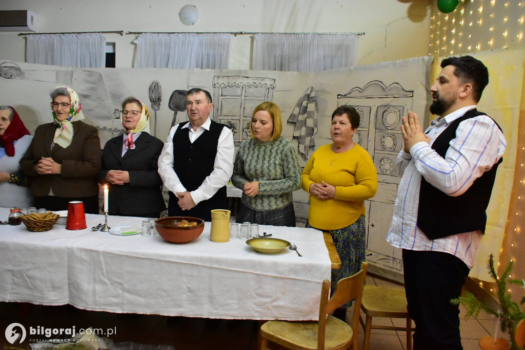 Noworoczne kolędowanie i teatr w Gromadzie w gminie Biłgoraj