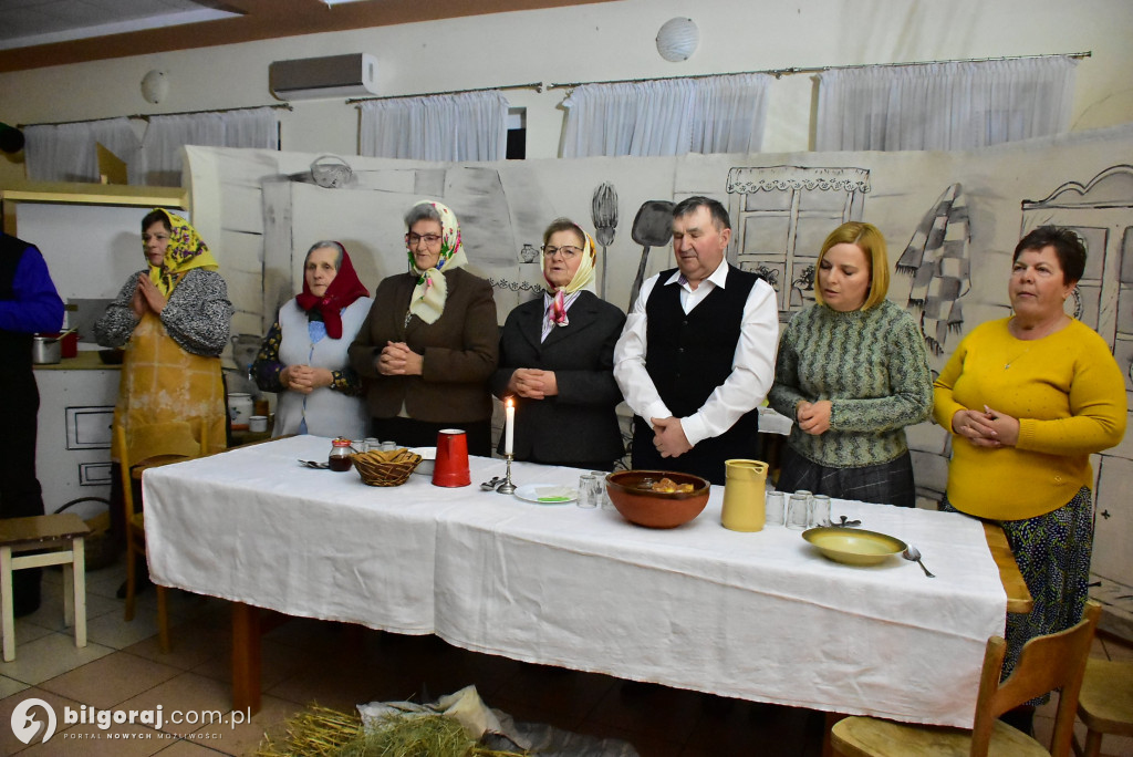Noworoczne kolędowanie i teatr w Gromadzie w gminie Biłgoraj