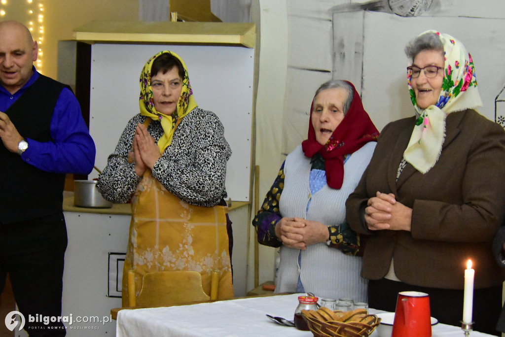 Noworoczne kolędowanie i teatr w Gromadzie w gminie Biłgoraj