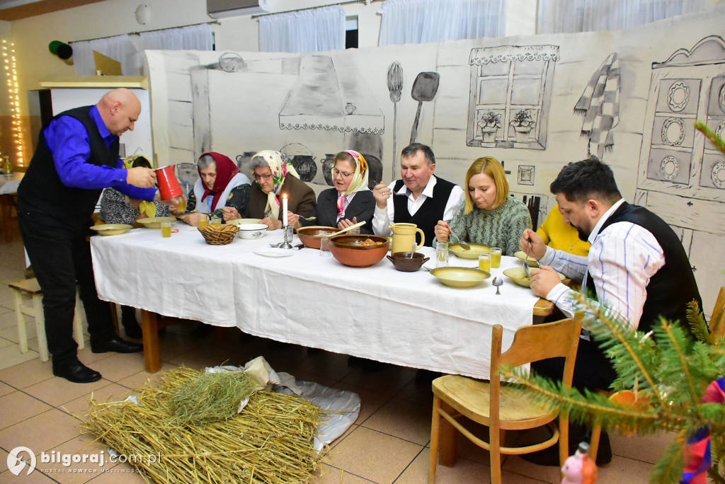 Noworoczne kolędowanie i teatr w Gromadzie w gminie Biłgoraj