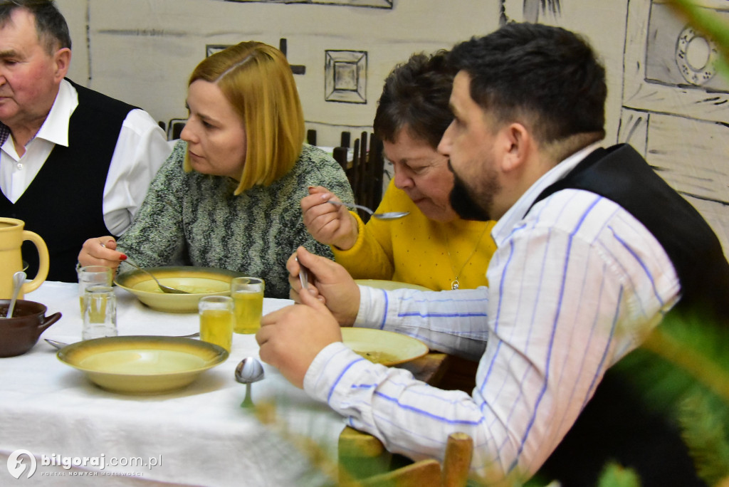 Noworoczne kolędowanie i teatr w Gromadzie w gminie Biłgoraj