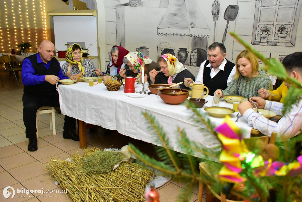 Noworoczne kolędowanie i teatr w Gromadzie w gminie Biłgoraj