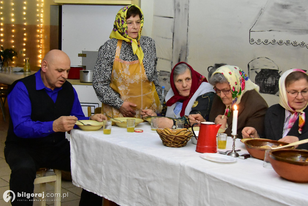 Noworoczne kolędowanie i teatr w Gromadzie w gminie Biłgoraj