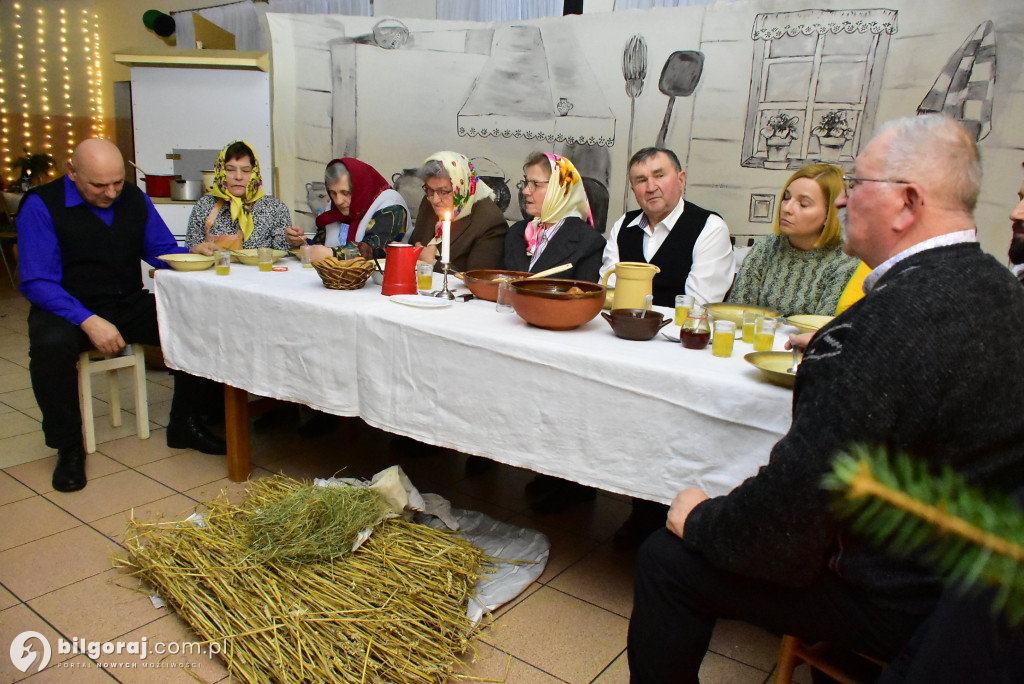 Noworoczne kolędowanie i teatr w Gromadzie w gminie Biłgoraj