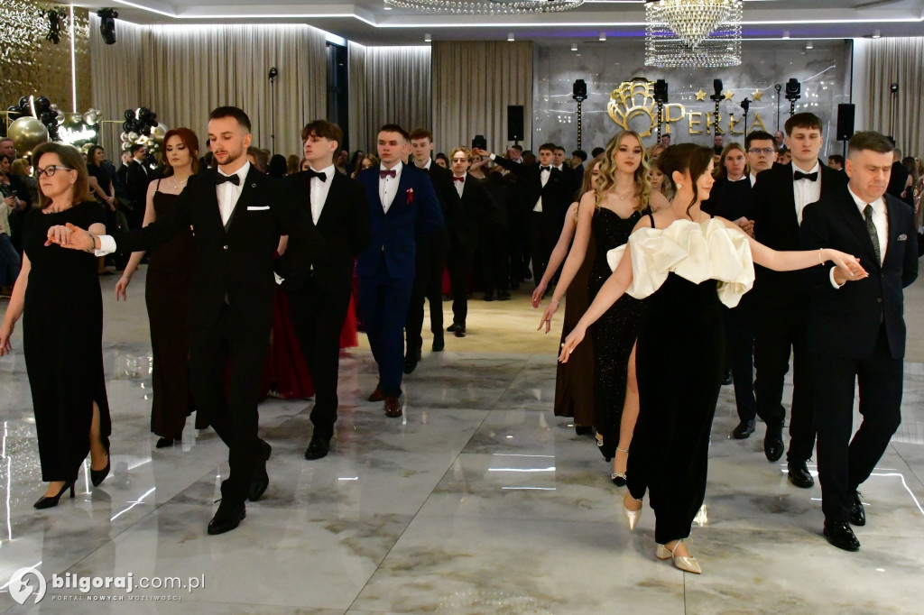 Poloneza czas zacząć! Studniówka biłgorajskiej Budowlanki