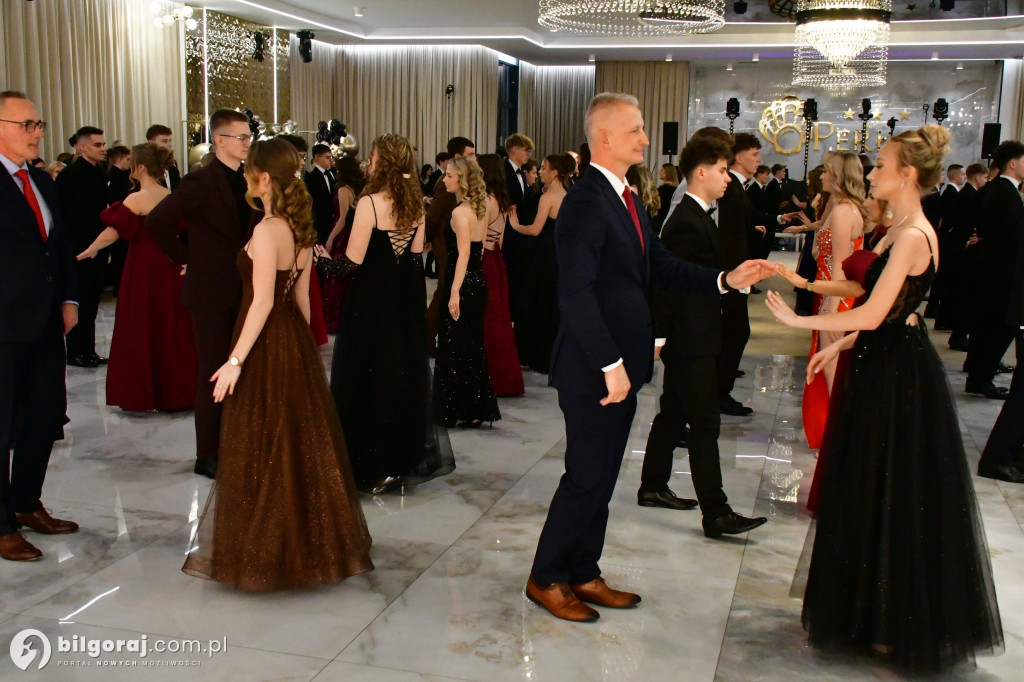 Poloneza czas zacząć! Studniówka biłgorajskiej Budowlanki