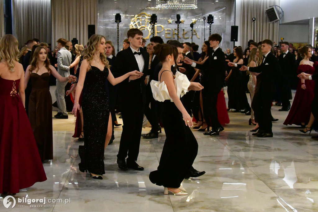 Poloneza czas zacząć! Studniówka biłgorajskiej Budowlanki