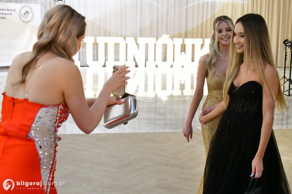 Poloneza czas zacząć! Studniówka biłgorajskiej Budowlanki