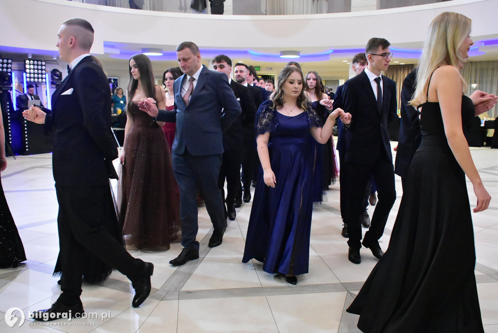 Maturzyści ZSZiO w Biłgoraju bawili się na balu studniówkowym