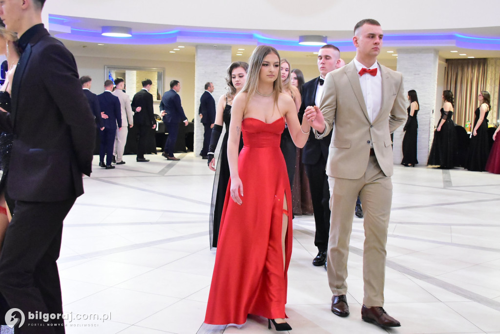 Maturzyści ZSZiO w Biłgoraju bawili się na balu studniówkowym