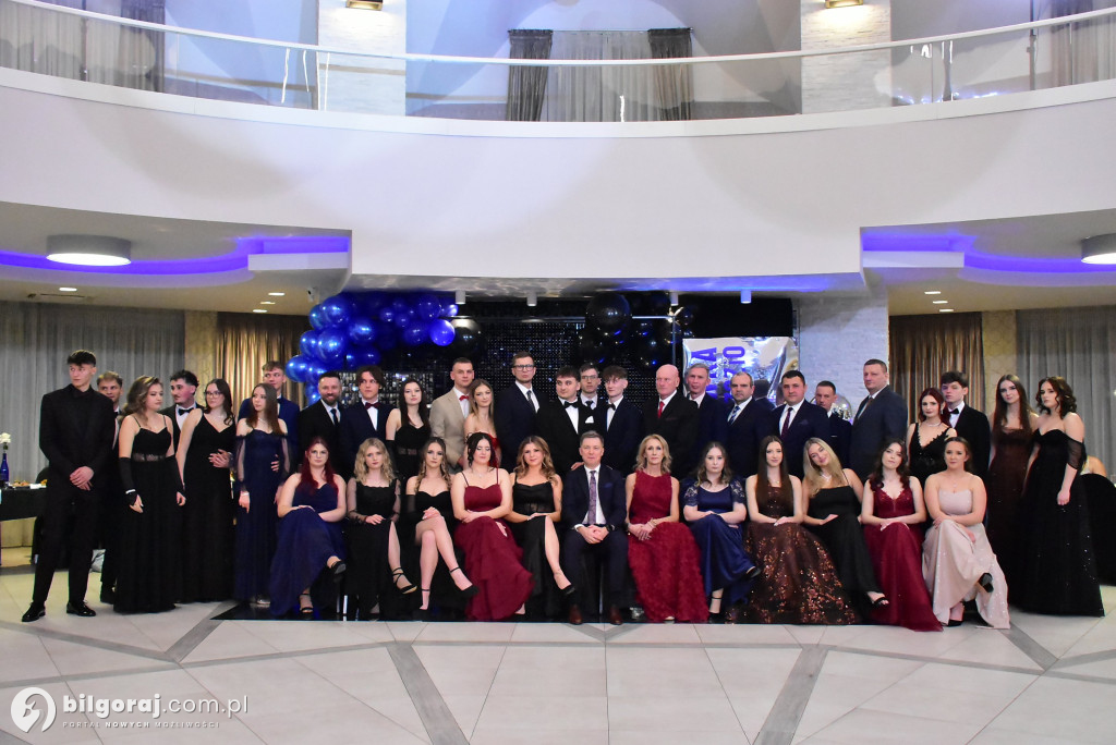 Maturzyści ZSZiO w Biłgoraju bawili się na balu studniówkowym