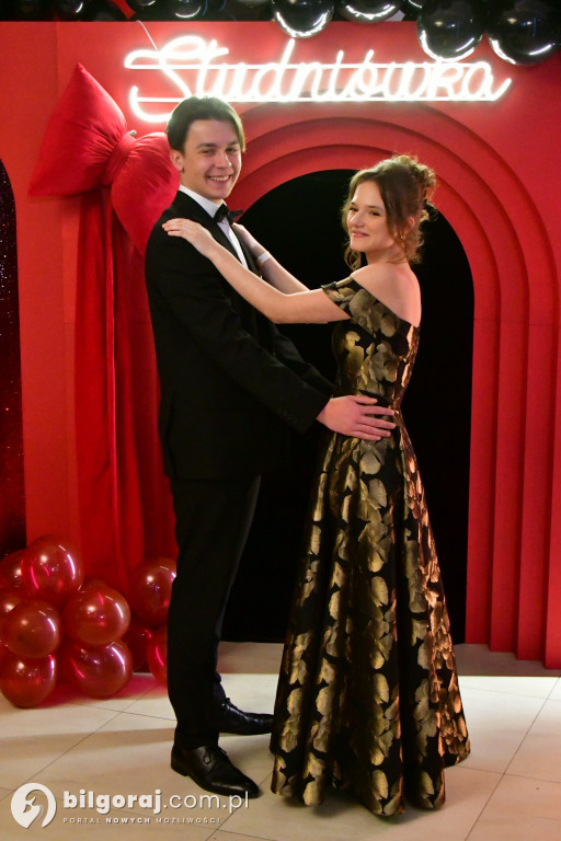 Studniówka I LO im. ONZ w Biłgoraju: Poloneza czas zacząć!