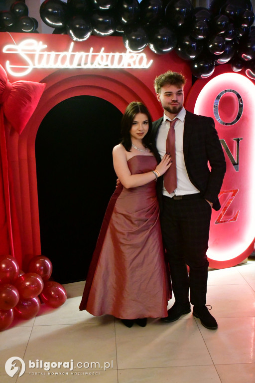 Studniówka I LO im. ONZ w Biłgoraju: Poloneza czas zacząć!