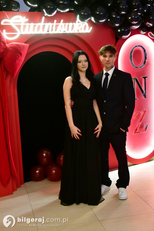 Studniówka I LO im. ONZ w Biłgoraju: Poloneza czas zacząć!