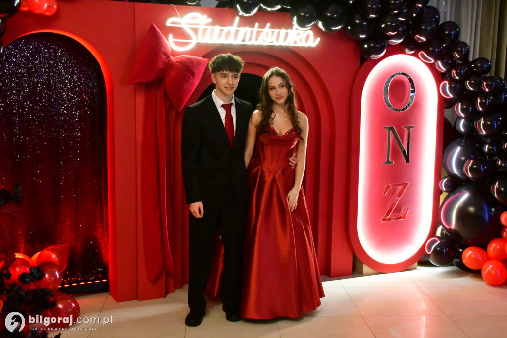 Studniówka I LO im. ONZ w Biłgoraju: Poloneza czas zacząć!