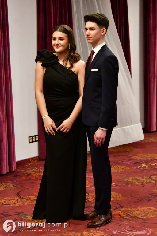 Studniówka I LO im. ONZ w Biłgoraju: Poloneza czas zacząć!