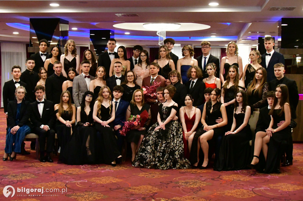 Studniówka I LO im. ONZ w Biłgoraju: Poloneza czas zacząć!