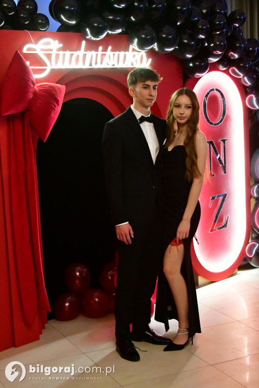 Studniówka I LO im. ONZ w Biłgoraju: Poloneza czas zacząć!