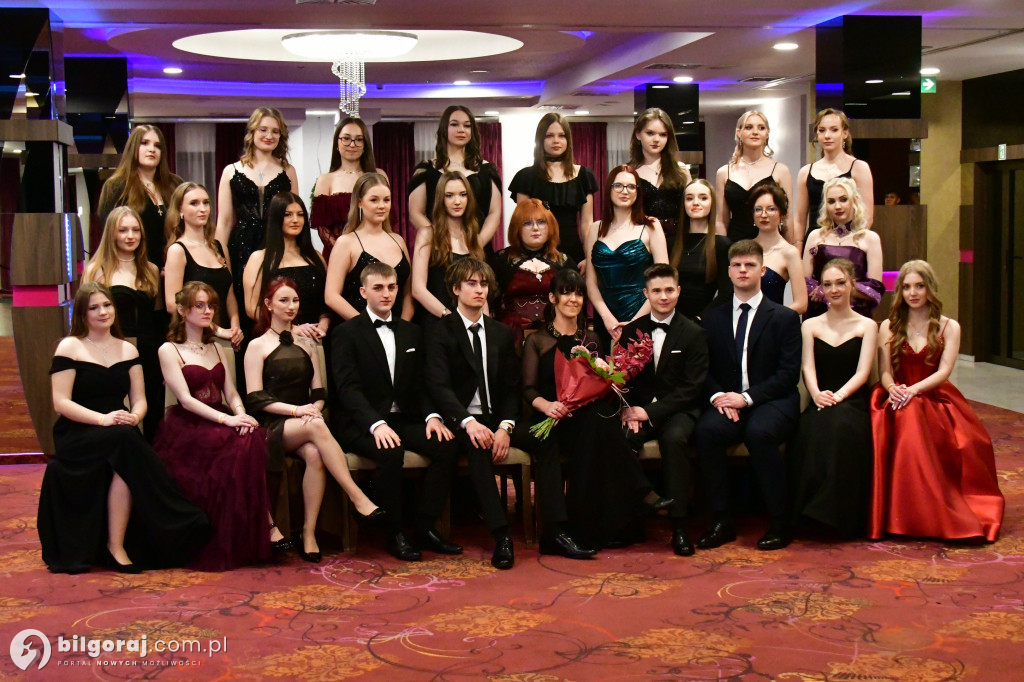 Studniówka I LO im. ONZ w Biłgoraju: Poloneza czas zacząć!