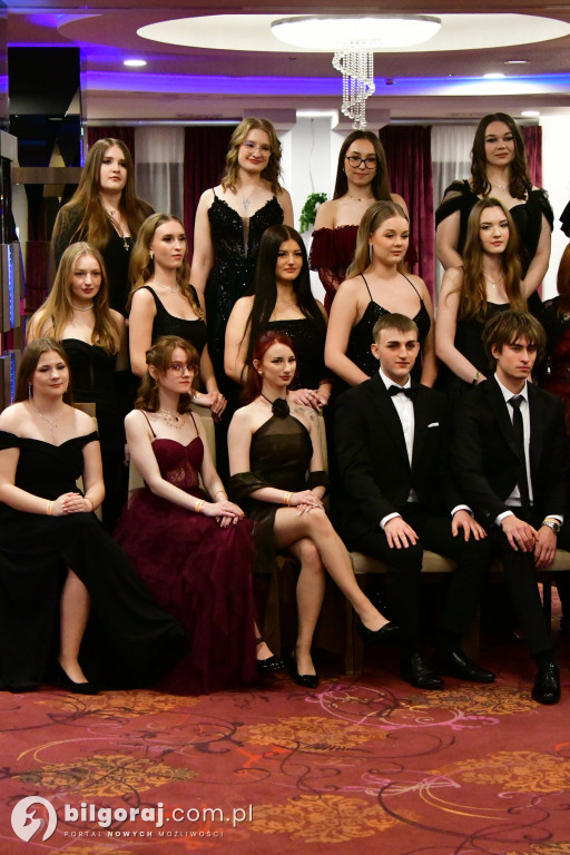 Studniówka I LO im. ONZ w Biłgoraju: Poloneza czas zacząć!