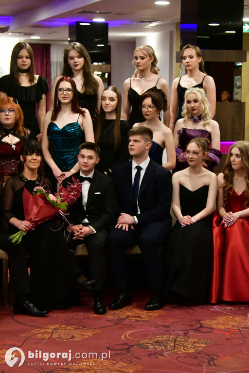 Studniówka I LO im. ONZ w Biłgoraju: Poloneza czas zacząć!