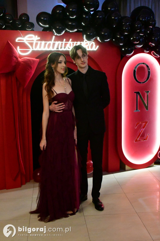 Studniówka I LO im. ONZ w Biłgoraju: Poloneza czas zacząć!