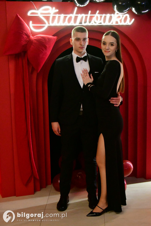 Studniówka I LO im. ONZ w Biłgoraju: Poloneza czas zacząć!