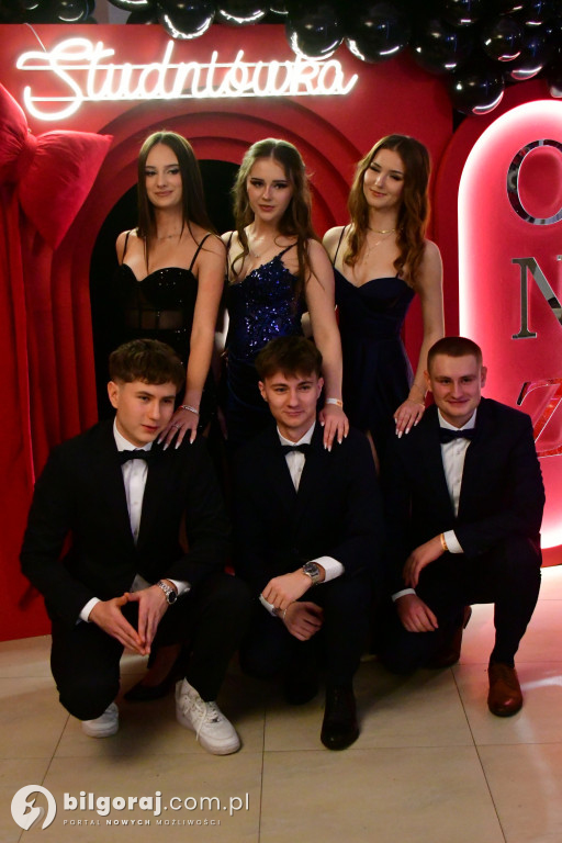 Studniówka I LO im. ONZ w Biłgoraju: Poloneza czas zacząć!