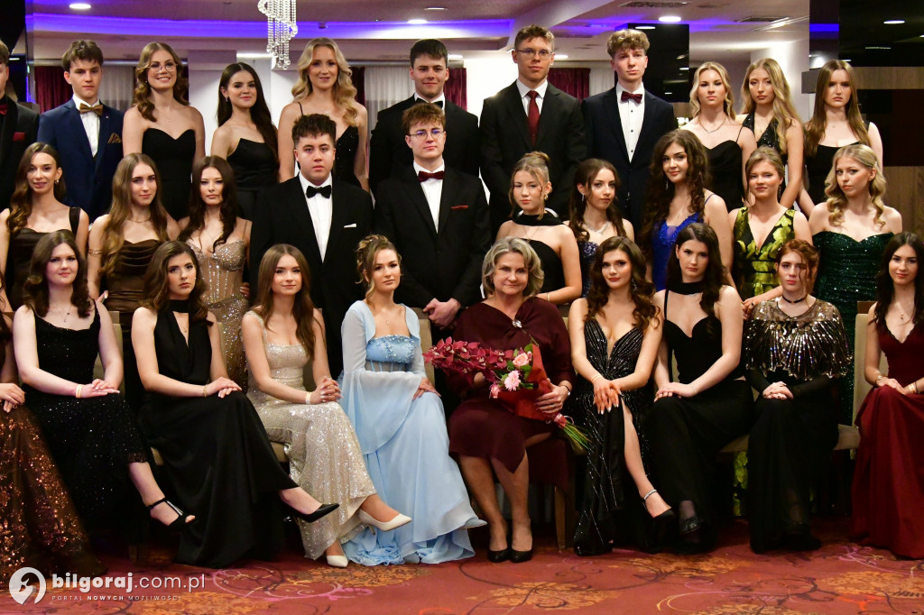 Studniówka I LO im. ONZ w Biłgoraju: Poloneza czas zacząć!