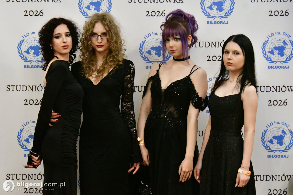 Studniówka I LO im. ONZ w Biłgoraju: Poloneza czas zacząć!