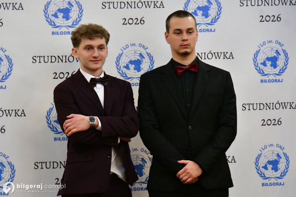 Studniówka I LO im. ONZ w Biłgoraju: Poloneza czas zacząć!