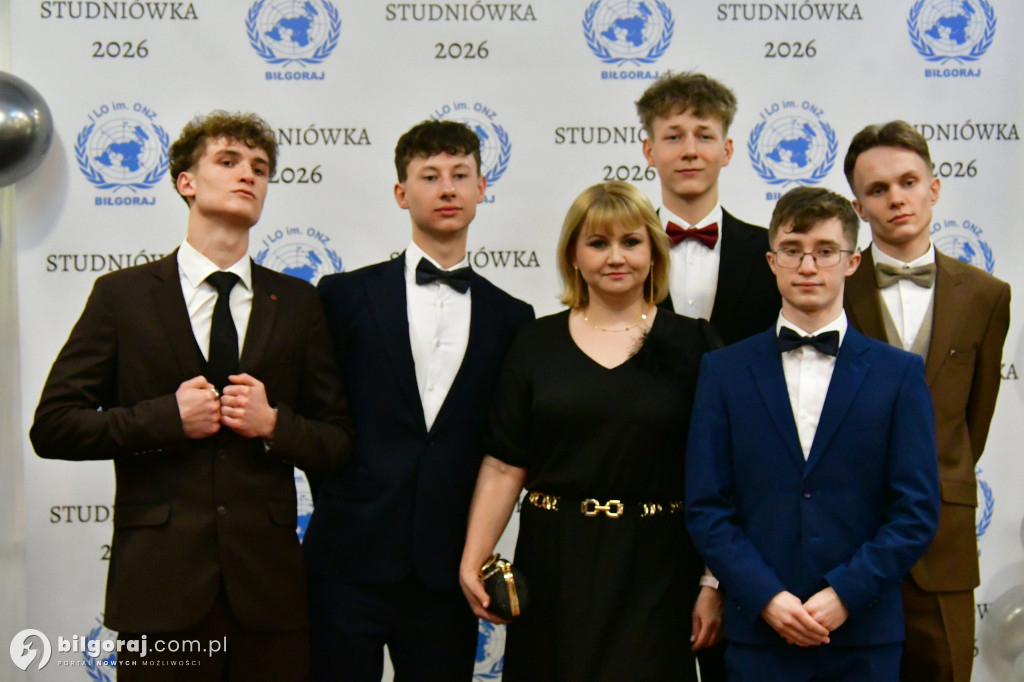 Studniówka I LO im. ONZ w Biłgoraju: Poloneza czas zacząć!