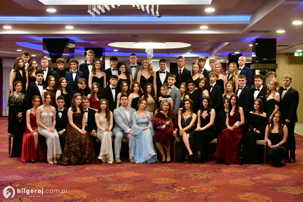 Studniówka I LO im. ONZ w Biłgoraju: Poloneza czas zacząć!