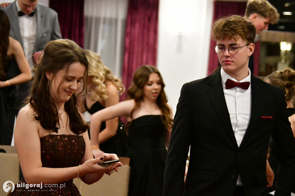 Studniówka I LO im. ONZ w Biłgoraju: Poloneza czas zacząć!