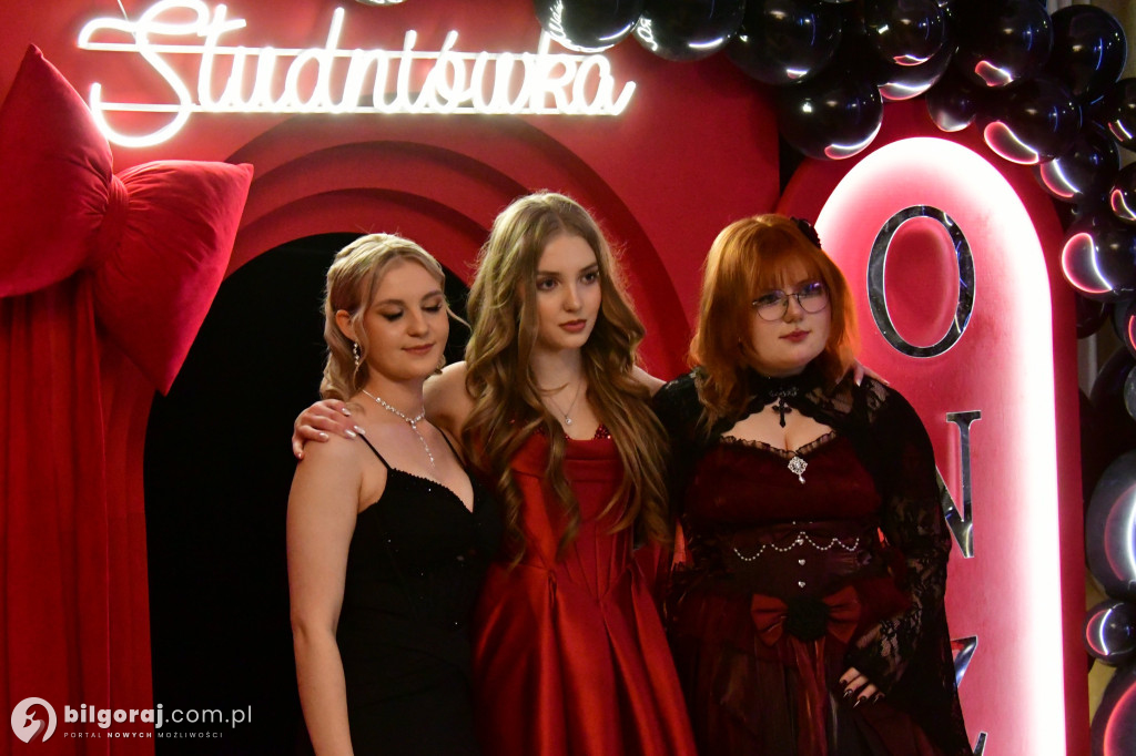 Studniówka I LO im. ONZ w Biłgoraju: Poloneza czas zacząć!