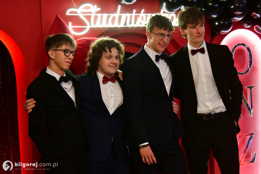 Studniówka I LO im. ONZ w Biłgoraju: Poloneza czas zacząć!