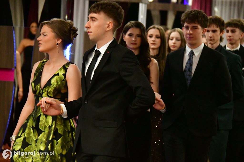 Studniówka I LO im. ONZ w Biłgoraju: Poloneza czas zacząć!