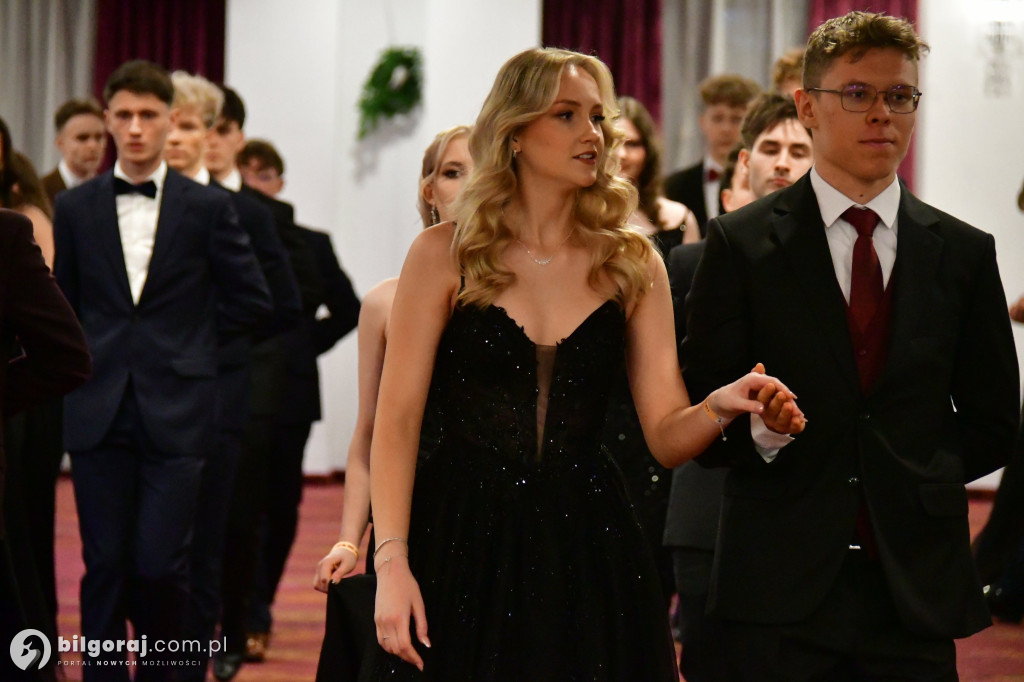 Studniówka I LO im. ONZ w Biłgoraju: Poloneza czas zacząć!