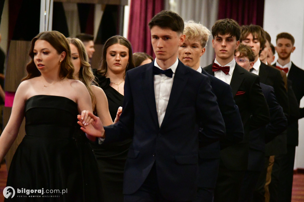 Studniówka I LO im. ONZ w Biłgoraju: Poloneza czas zacząć!