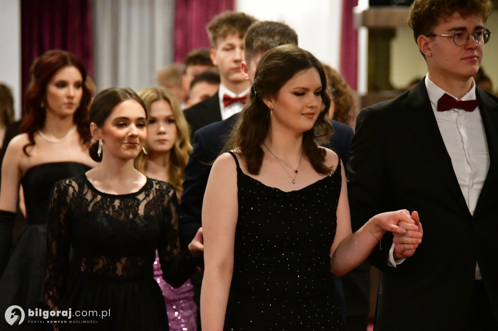Studniówka I LO im. ONZ w Biłgoraju: Poloneza czas zacząć!