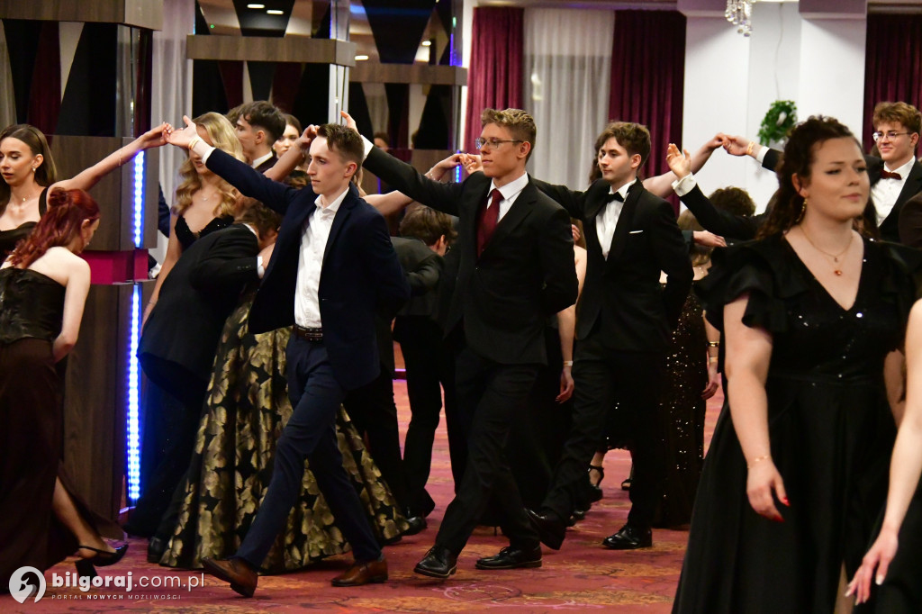 Studniówka I LO im. ONZ w Biłgoraju: Poloneza czas zacząć!