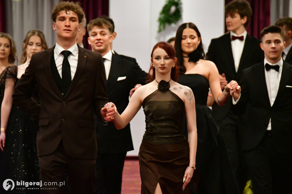 Studniówka I LO im. ONZ w Biłgoraju: Poloneza czas zacząć!